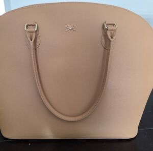 Elegant Tan Handbag